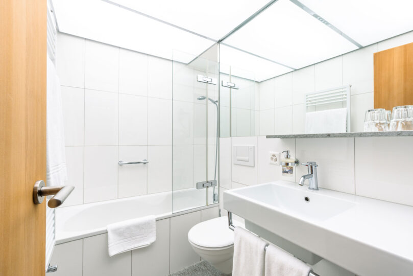 Hotel Hauser St. Moritz - Komfort-Einzelzimmer - Badezimmer