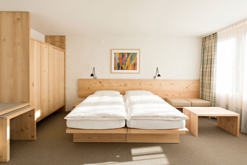 Hotel Hauser St. Moritz - Komfort Doppelzimmer mit einheimischem Lärchenholz