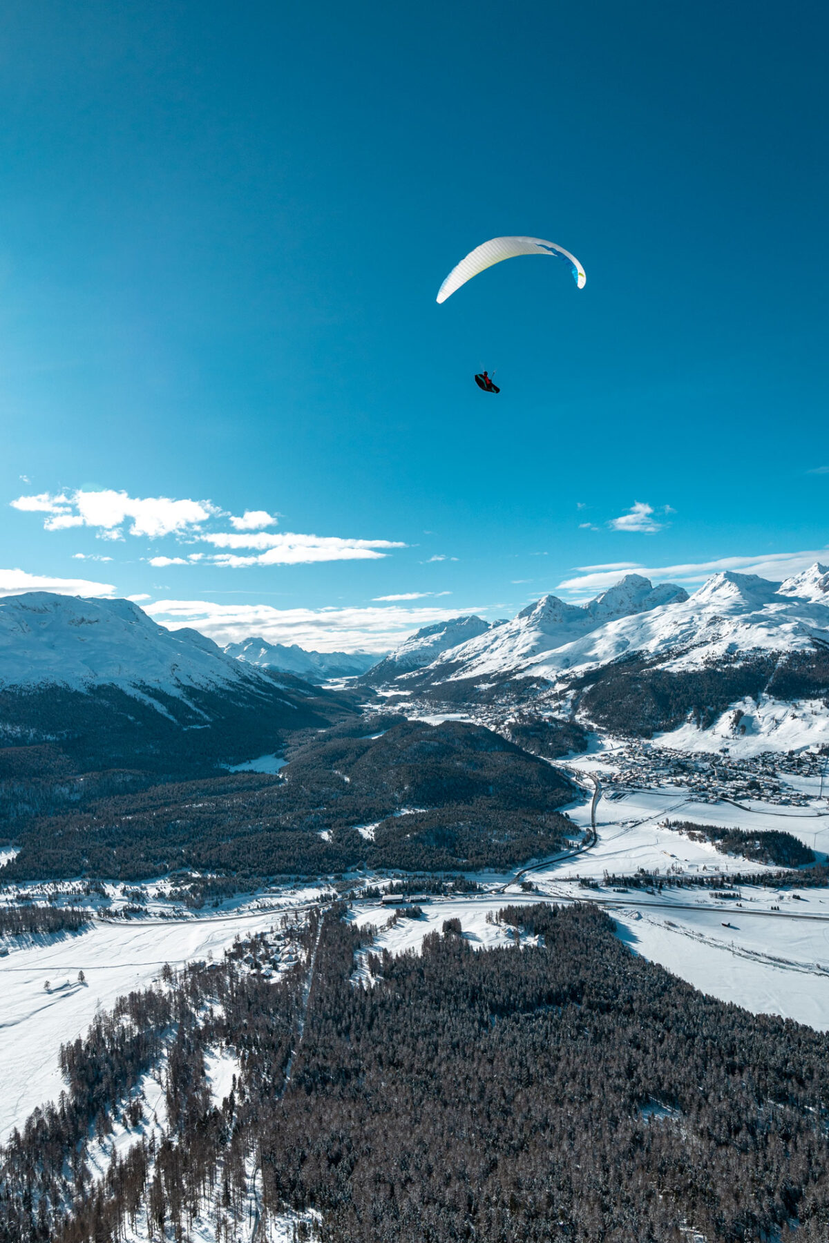 Hotel Hauser St. Moritz - Umgebung Oberengadin Winteraktivitäten - Gleitschirmfliegen
