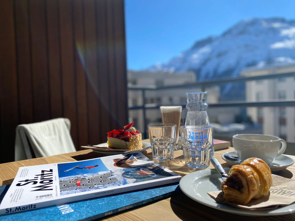 Hotel Hauser St. Moritz - Restaurant Hauser - Sonnenterrasse - Kaffee und Kuchen
