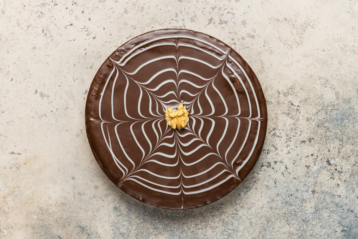Hauser Confiserie St. Moritz - Chocolate nut cake
