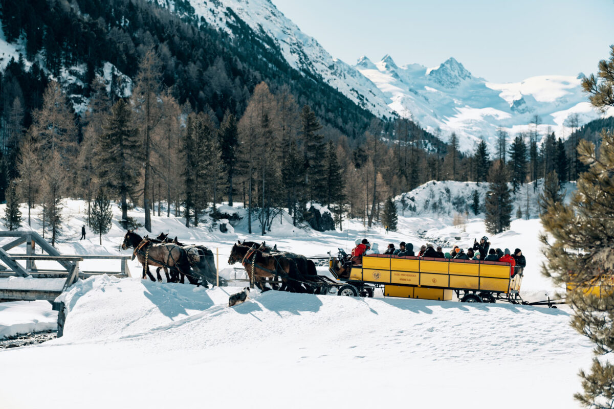 Hotel Hauser St. Moritz - Umgebung Oberengadin Winteraktivitäten - Kutschen fahren